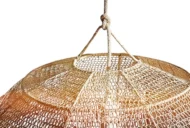 Lustre rond en maille de raphia fait à la main - Pendentif lanterne sphère à cadre en fer – Image 2